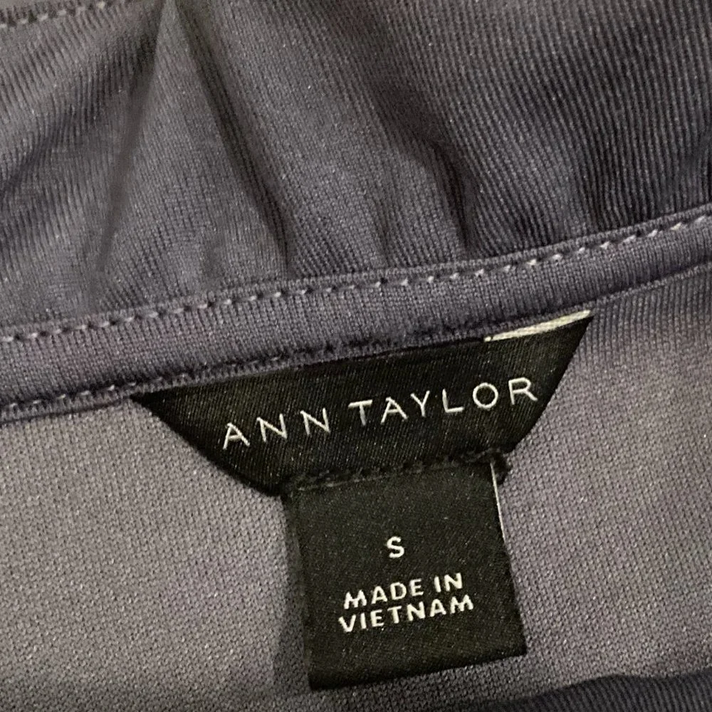 Ann Taylor Gray Sleeveless top with Ruffle Collar Size Small - Picture 3 of 7